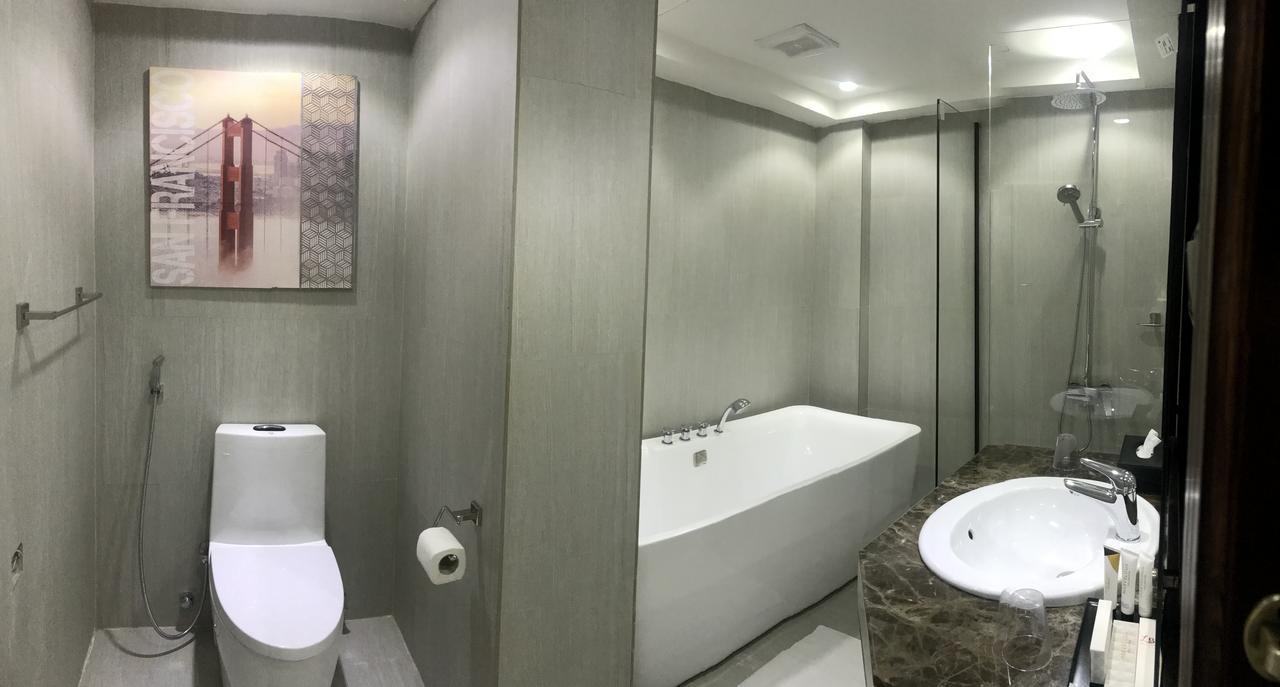 Premium Suite with City Center View